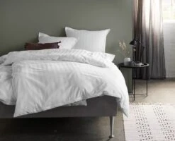 Parure De Lit Satin NELL 240x220 Blanc 9 Parure De Lit Satin NELL 240x220 Blanc -Royal Oak || DODO || Basic Soldes Magasin 115575