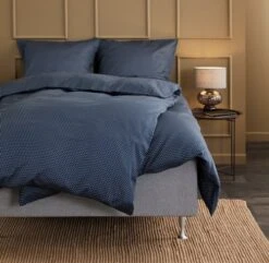 Parure De Lit Satin NIRA 240x220 Bleu Foncé 5 Parure De Lit Satin NIRA 240x220 Bleu Foncé -Royal Oak || DODO || Basic Soldes Magasin 184793